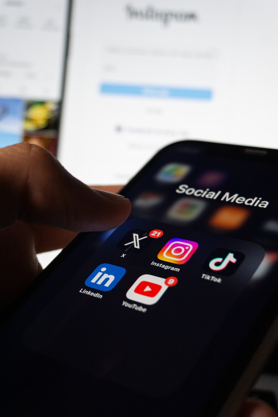 Paid social on mobile: scrolling Meta, TikTok and X feeds